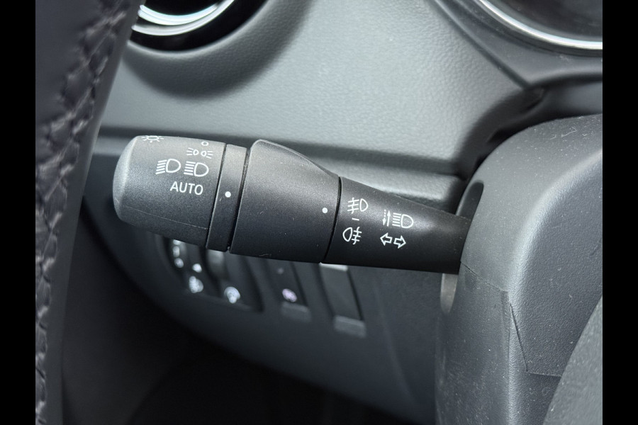 Renault Captur T 90pk Intens Navi Ecc Cruise Control Two-Tone Pdc Keyless 0.9 TCe Lmv 17" Led Regen-Lichtsensor Isofix Bluetooth Privacy Glas Mooie en complete Renault Captur 1148kg licht