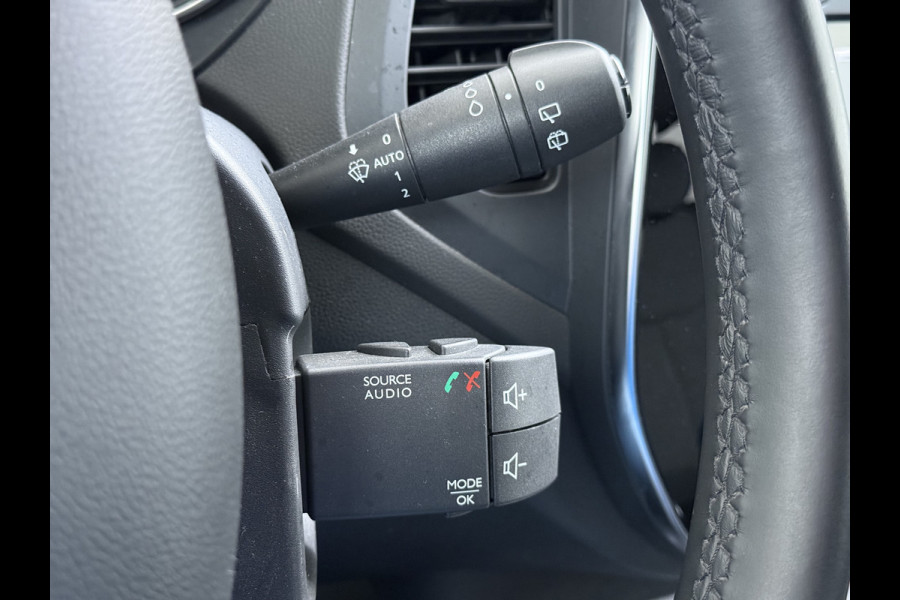 Renault Captur T 90pk Intens Navi Ecc Cruise Control Two-Tone Pdc Keyless 0.9 TCe Lmv 17" Led Regen-Lichtsensor Isofix Bluetooth Privacy Glas Mooie en complete Renault Captur 1148kg licht