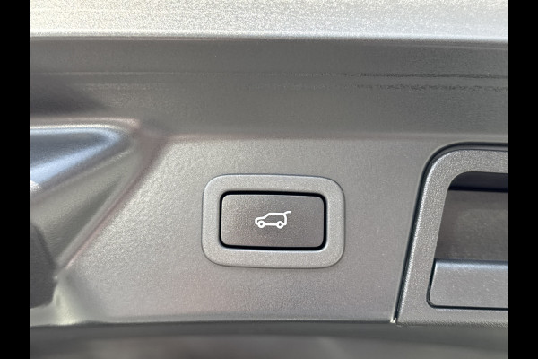 Land Rover Range Rover Velar 2.0 250PK AWD R-DYNAMIC BLACK PACK SE LEDER/VIRTUAL/PANORAMADAK****