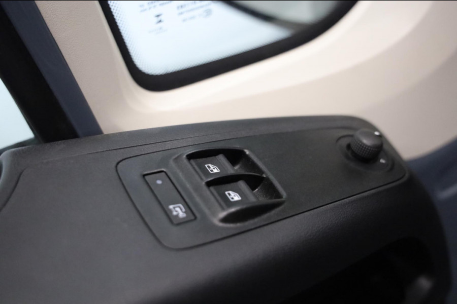 Peugeot Boxer 2.2 BlueHDi 180PK AUTOMAAAT LED CLIMA L2/H2 3.5t PDC CRUISE CONTR LEASE v/a €177 p.m.