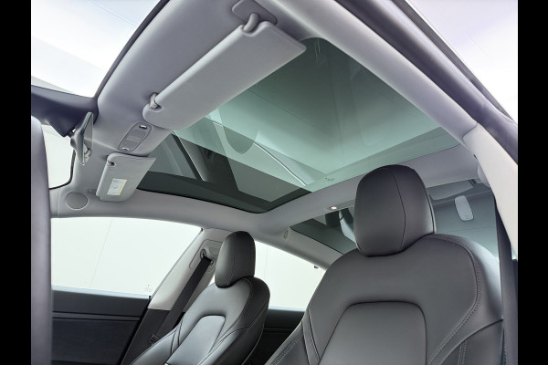 Tesla Model 3 SR+ 325PK LFP-Accu Trekhaak AutoPilot Leer Pano-Dak Adaptive Cruise Lmv 18" Camera's Elektr.-Stuur+Stoelen+Spiegels+Geheugen+Eas SOH 87% Ecc Navi Led DAB Voorverwarmen interieur via App Keyless One-Pedal-Drive 1.000KG Trekgewicht 1e Eigenaar Origineel Nederlandse Auto Fabrieksgarantie op Accu en Motor tot 10-12-2028/160.000km LFP accu dus 100% opladen !