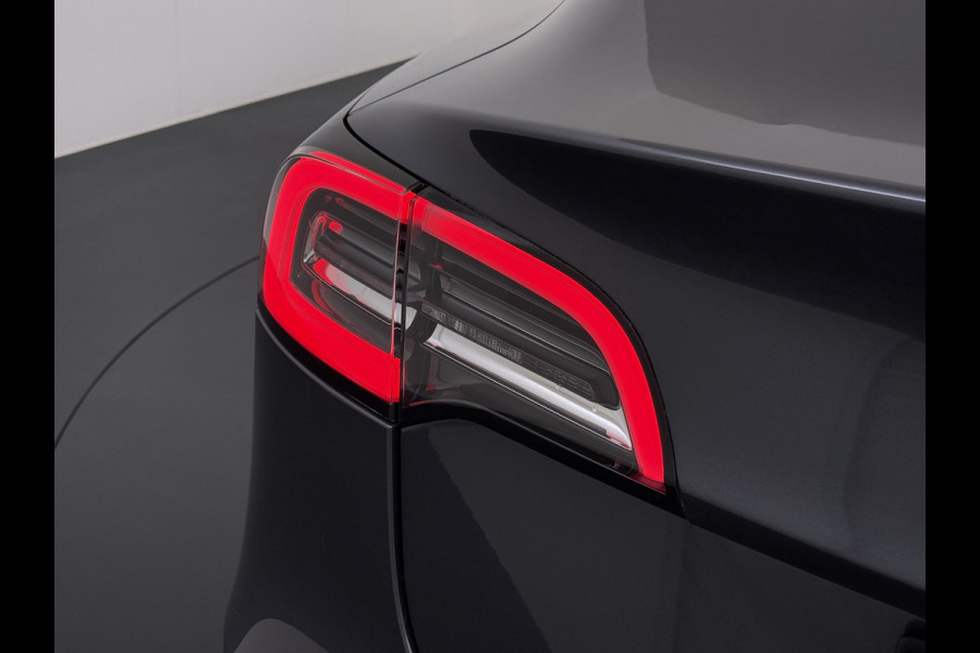Tesla Model 3 SR+ 325PK LFP-Accu Trekhaak AutoPilot Leer Pano-Dak Adaptive Cruise Lmv 18" Camera's Elektr.-Stuur+Stoelen+Spiegels+Geheugen+Eas SOH 87% Ecc Navi Led DAB Voorverwarmen interieur via App Keyless One-Pedal-Drive 1.000KG Trekgewicht 1e Eigenaar Origineel Nederlandse Auto Fabrieksgarantie op Accu en Motor tot 10-12-2028/160.000km LFP accu dus 100% opladen !
