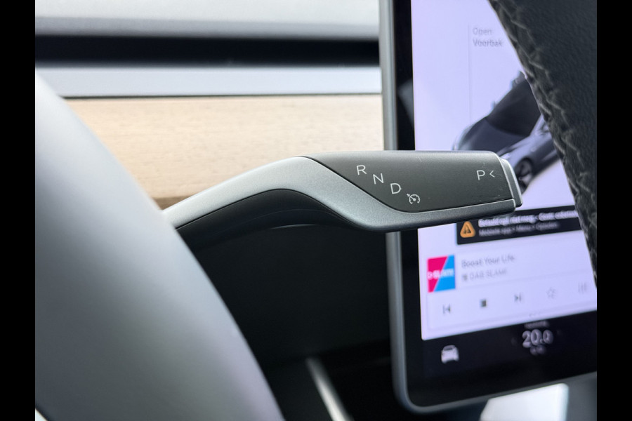Tesla Model 3 SR+ 325PK LFP-Accu Trekhaak AutoPilot Leer Pano-Dak Adaptive Cruise Lmv 18" Camera's Elektr.-Stuur+Stoelen+Spiegels+Geheugen+Eas SOH 87% Ecc Navi Led DAB Voorverwarmen interieur via App Keyless One-Pedal-Drive 1.000KG Trekgewicht 1e Eigenaar Origineel Nederlandse Auto Fabrieksgarantie op Accu en Motor tot 10-12-2028/160.000km LFP accu dus 100% opladen !