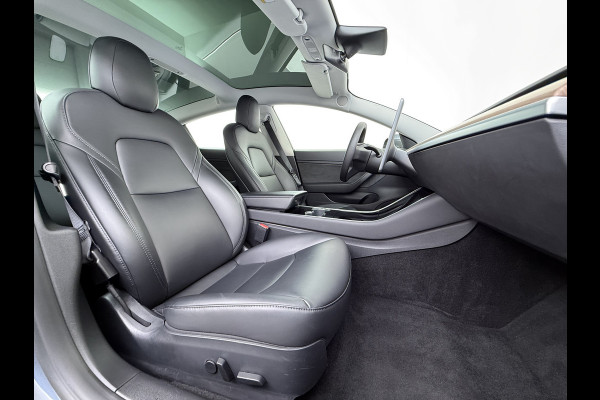 Tesla Model 3 SR+ 325PK LFP-Accu Trekhaak AutoPilot Leer Pano-Dak Adaptive Cruise Lmv 18" Camera's Elektr.-Stuur+Stoelen+Spiegels+Geheugen+Eas SOH 87% Ecc Navi Led DAB Voorverwarmen interieur via App Keyless One-Pedal-Drive 1.000KG Trekgewicht 1e Eigenaar Origineel Nederlandse Auto Fabrieksgarantie op Accu en Motor tot 10-12-2028/160.000km LFP accu dus 100% opladen !