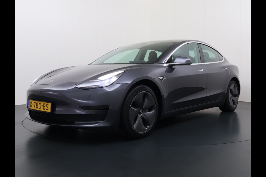 Tesla Model 3 SR+ 325PK LFP-Accu Trekhaak AutoPilot Leer Pano-Dak Adaptive Cruise Lmv 18" Camera's Elektr.-Stuur+Stoelen+Spiegels+Geheugen+Eas SOH 87% Ecc Navi Led DAB Voorverwarmen interieur via App Keyless One-Pedal-Drive 1.000KG Trekgewicht 1e Eigenaar Origineel Nederlandse Auto Fabrieksgarantie op Accu en Motor tot 10-12-2028/160.000km LFP accu dus 100% opladen !