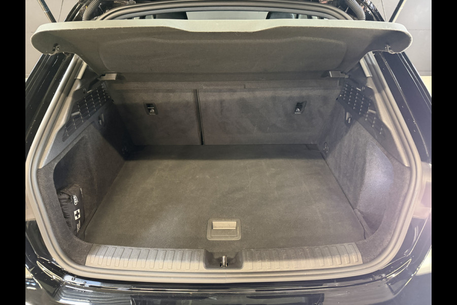 Audi A3 Sportback 30 TFSI Business edition | Nieuw model | Virtual cockpit | Carplay | Full LED | Sportstoelen