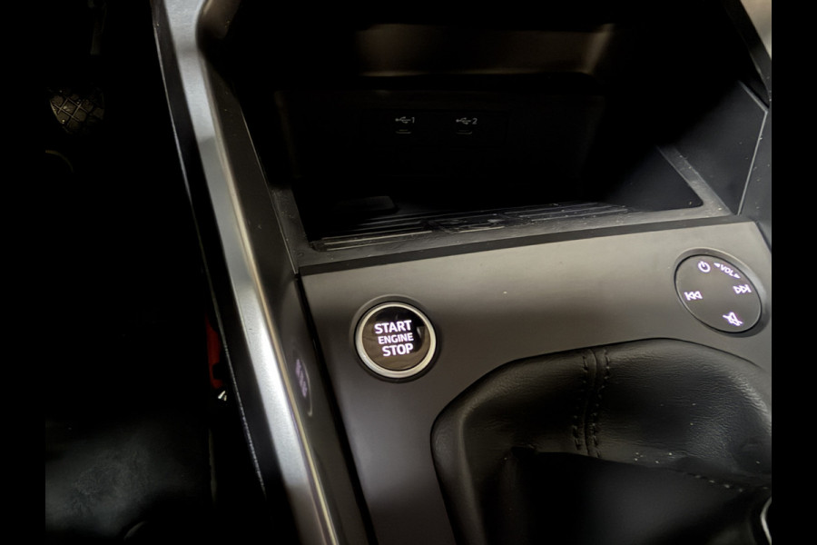 Audi A3 Sportback 30 TFSI Business edition | Nieuw model | Virtual cockpit | Carplay | Full LED | Sportstoelen