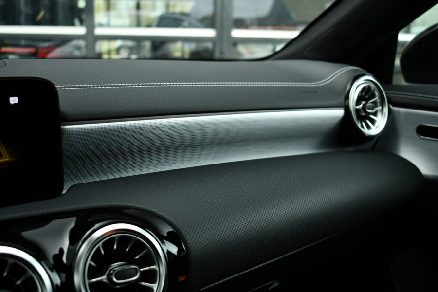 Mercedes-Benz CLA-Klasse Shooting Brake 250 e AMG Pano 360-cam Night 19inch