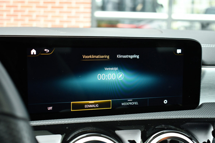 Mercedes-Benz CLA-Klasse Shooting Brake 250 e AMG Pano 360-cam Night 19inch