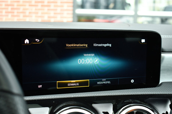 Mercedes-Benz CLA-Klasse Shooting Brake 250 e AMG Pano 360-cam Night 19inch