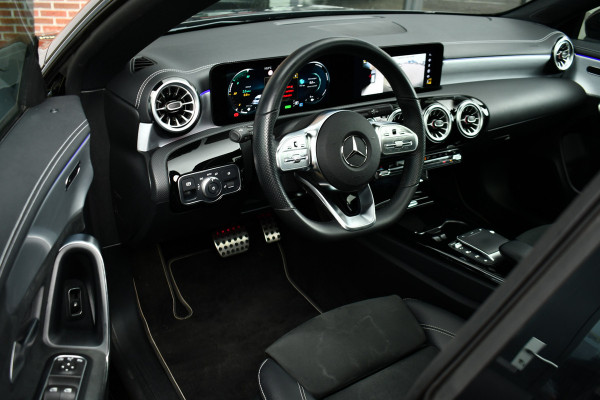 Mercedes-Benz CLA-Klasse Shooting Brake 250 e AMG Pano 360-cam Night 19inch