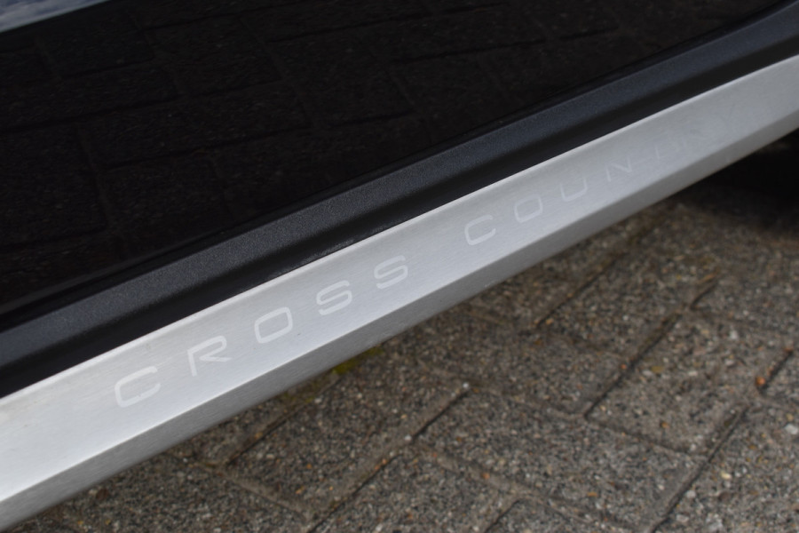 Volvo V60 Cross Country B5 265PK Automaat AWD Pro | Trekhaak | ACC | Blis | Camera | Styling kit | 20"LMV