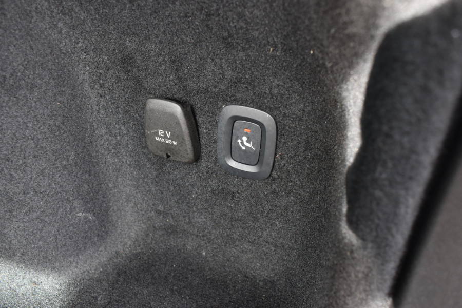 Volvo V60 Cross Country B5 265PK Automaat AWD Pro | Trekhaak | ACC | Blis | Camera | Styling kit | 20"LMV