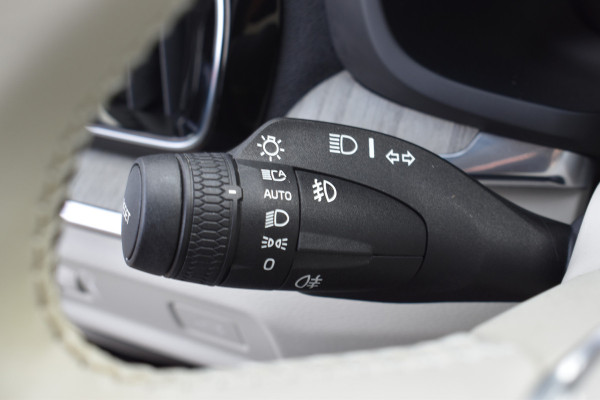 Volvo V60 Cross Country B5 265PK Automaat AWD Pro | Trekhaak | ACC | Blis | Camera | Styling kit | 20"LMV