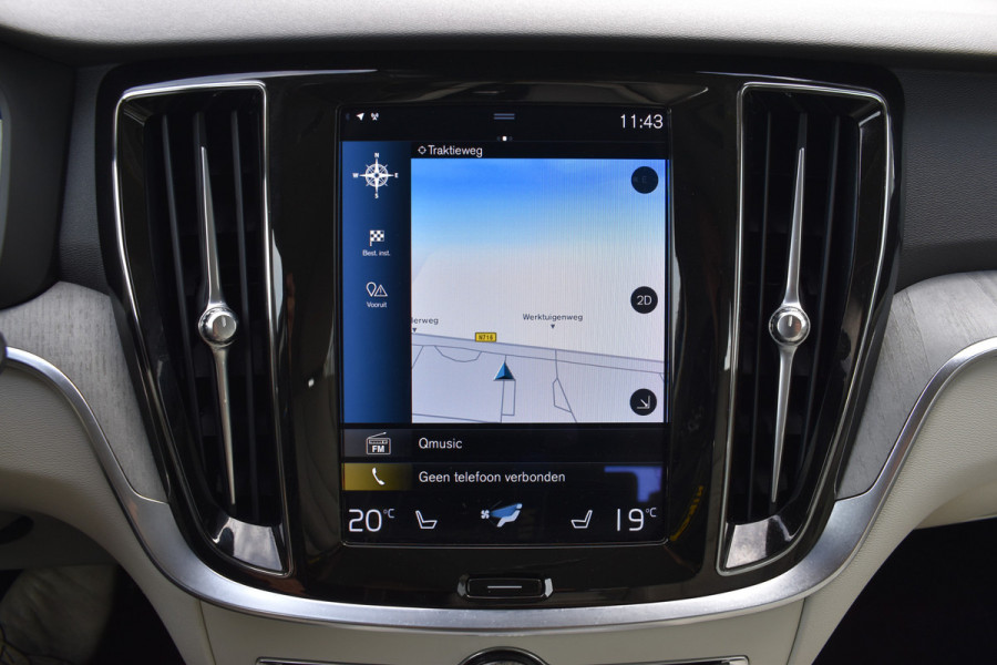 Volvo V60 Cross Country B5 265PK Automaat AWD Pro | Trekhaak | ACC | Blis | Camera | Styling kit | 20"LMV