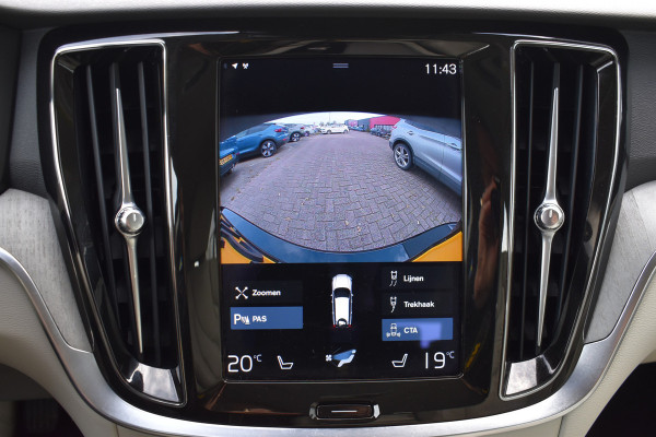 Volvo V60 Cross Country B5 265PK Automaat AWD Pro | Trekhaak | ACC | Blis | Camera | Styling kit | 20"LMV