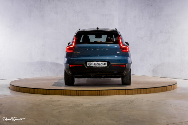 Volvo XC40 Recharge Twin Ultimate 78 kWh | Zwenkbare trekhaak | Panorama dak | Adaptieve cruise | Blis | Harman Kardon |