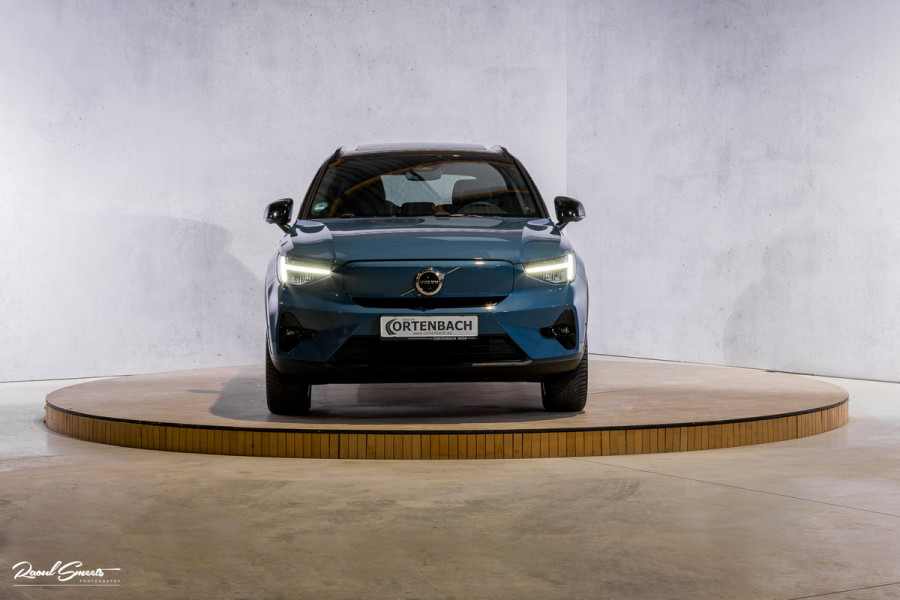 Volvo XC40 Recharge Twin Ultimate 78 kWh | Zwenkbare trekhaak | Panorama dak | Adaptieve cruise | Blis | Harman Kardon |
