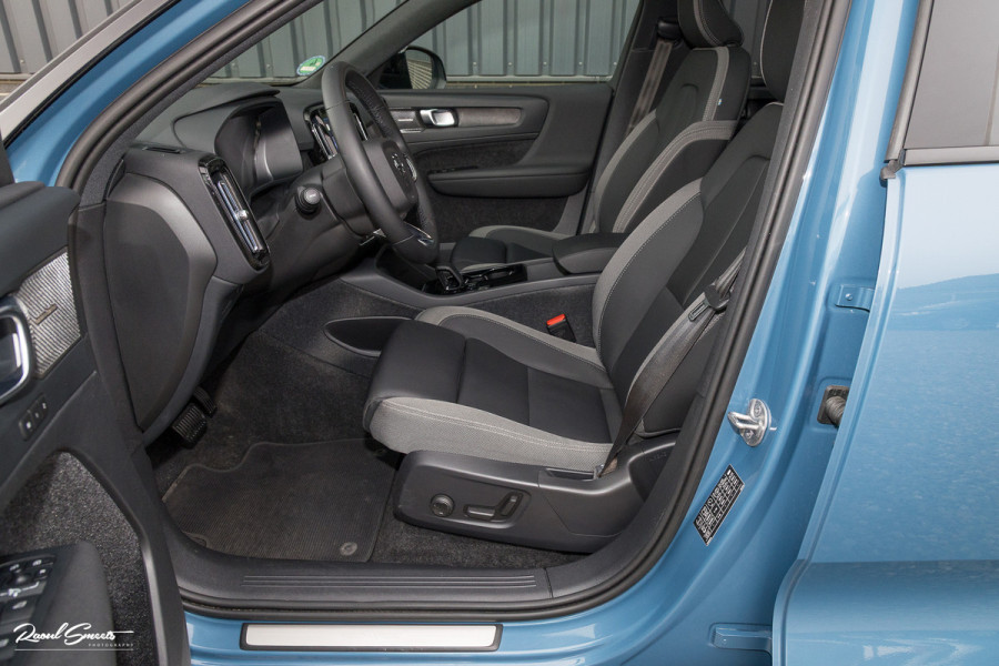 Volvo XC40 Recharge Twin Ultimate 78 kWh | Zwenkbare trekhaak | Panorama dak | Adaptieve cruise | Blis | Harman Kardon |