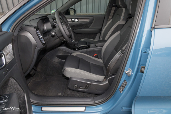 Volvo XC40 Recharge Twin Ultimate 78 kWh | Zwenkbare trekhaak | Panorama dak | Adaptieve cruise | Blis | Harman Kardon |