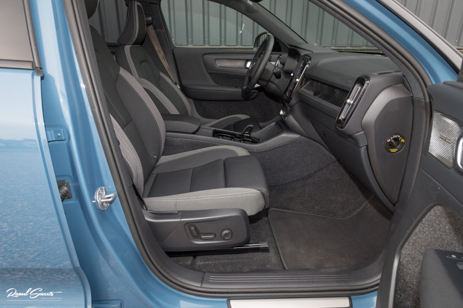 Volvo XC40 Recharge Twin Ultimate 78 kWh | Zwenkbare trekhaak | Panorama dak | Adaptieve cruise | Blis | Harman Kardon |