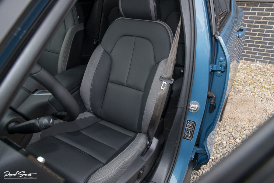 Volvo XC40 Recharge Twin Ultimate 78 kWh | Zwenkbare trekhaak | Panorama dak | Adaptieve cruise | Blis | Harman Kardon |