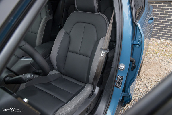 Volvo XC40 Recharge Twin Ultimate 78 kWh | Zwenkbare trekhaak | Panorama dak | Adaptieve cruise | Blis | Harman Kardon |