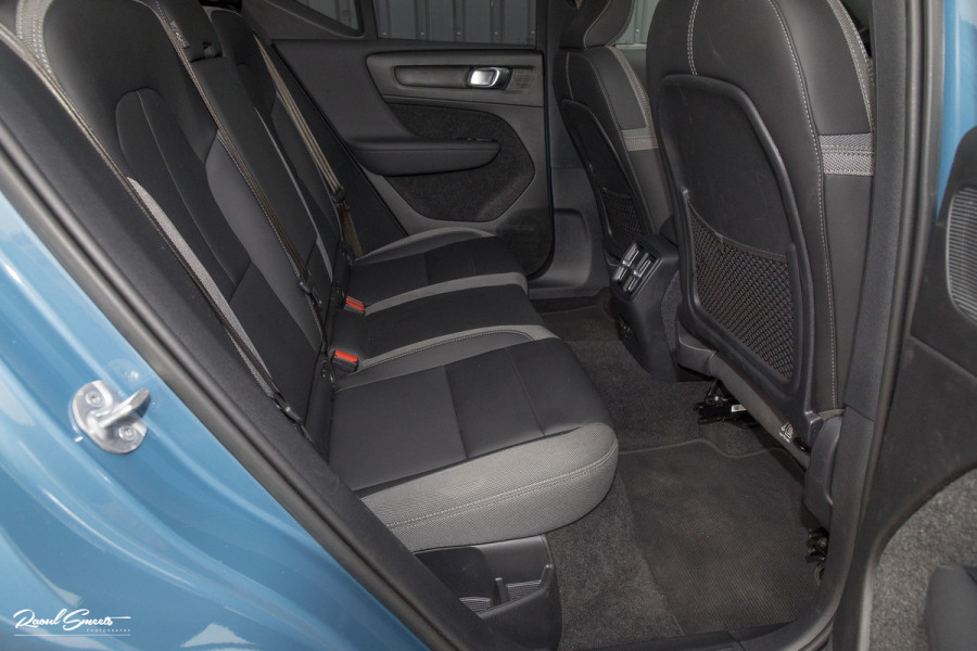 Volvo XC40 Recharge Twin Ultimate 78 kWh | Zwenkbare trekhaak | Panorama dak | Adaptieve cruise | Blis | Harman Kardon |