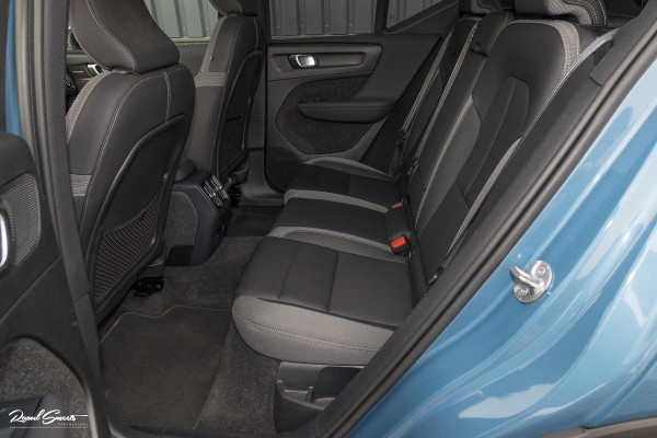 Volvo XC40 Recharge Twin Ultimate 78 kWh | Zwenkbare trekhaak | Panorama dak | Adaptieve cruise | Blis | Harman Kardon |