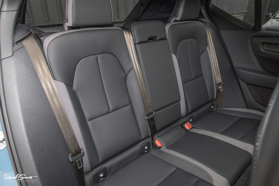 Volvo XC40 Recharge Twin Ultimate 78 kWh | Zwenkbare trekhaak | Panorama dak | Adaptieve cruise | Blis | Harman Kardon |