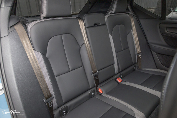 Volvo XC40 Recharge Twin Ultimate 78 kWh | Zwenkbare trekhaak | Panorama dak | Adaptieve cruise | Blis | Harman Kardon |