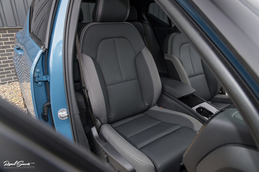 Volvo XC40 Recharge Twin Ultimate 78 kWh | Zwenkbare trekhaak | Panorama dak | Adaptieve cruise | Blis | Harman Kardon |