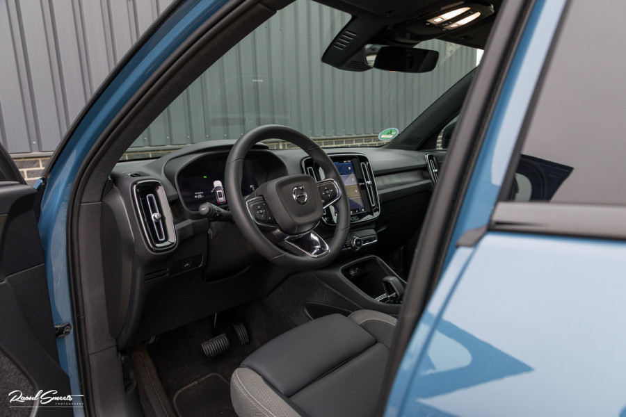 Volvo XC40 Recharge Twin Ultimate 78 kWh | Zwenkbare trekhaak | Panorama dak | Adaptieve cruise | Blis | Harman Kardon |
