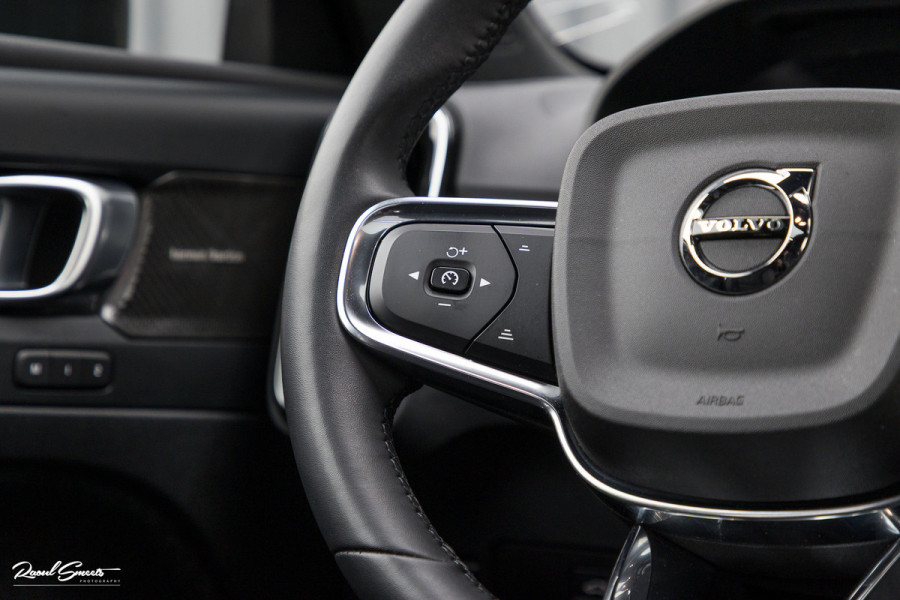 Volvo XC40 Recharge Twin Ultimate 78 kWh | Zwenkbare trekhaak | Panorama dak | Adaptieve cruise | Blis | Harman Kardon |