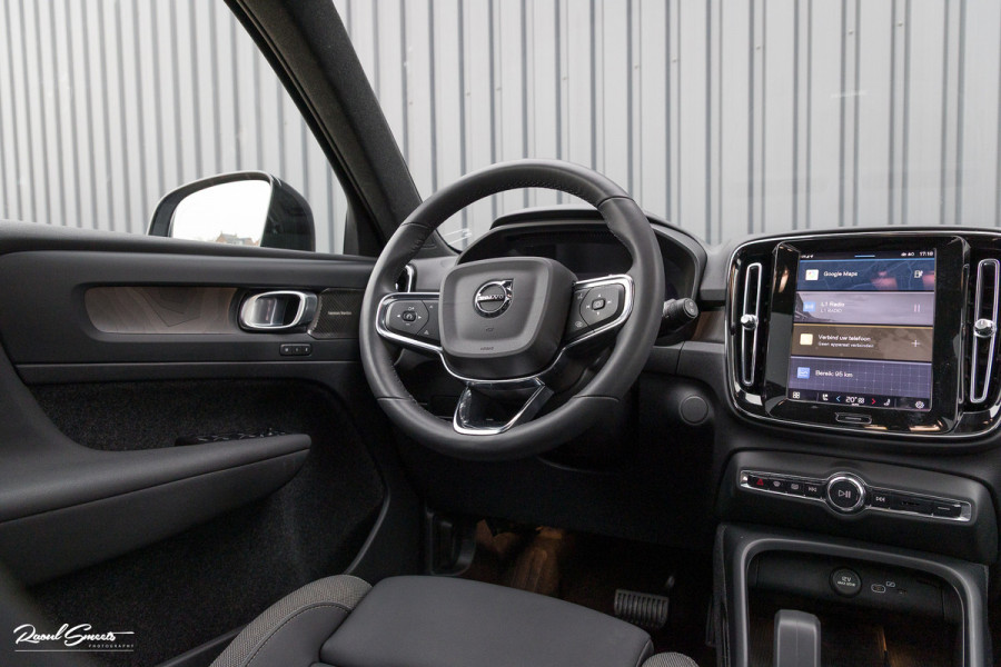 Volvo XC40 Recharge Twin Ultimate 78 kWh | Zwenkbare trekhaak | Panorama dak | Adaptieve cruise | Blis | Harman Kardon |