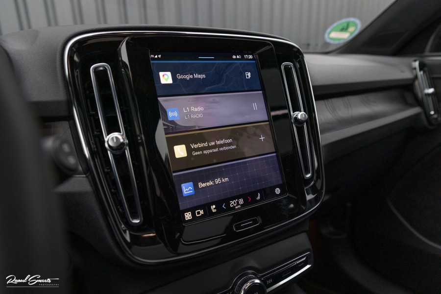 Volvo XC40 Recharge Twin Ultimate 78 kWh | Zwenkbare trekhaak | Panorama dak | Adaptieve cruise | Blis | Harman Kardon |