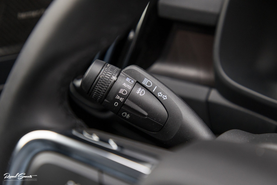 Volvo XC40 Recharge Twin Ultimate 78 kWh | Zwenkbare trekhaak | Panorama dak | Adaptieve cruise | Blis | Harman Kardon |
