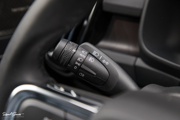 Volvo XC40 Recharge Twin Ultimate 78 kWh | Zwenkbare trekhaak | Panorama dak | Adaptieve cruise | Blis | Harman Kardon |