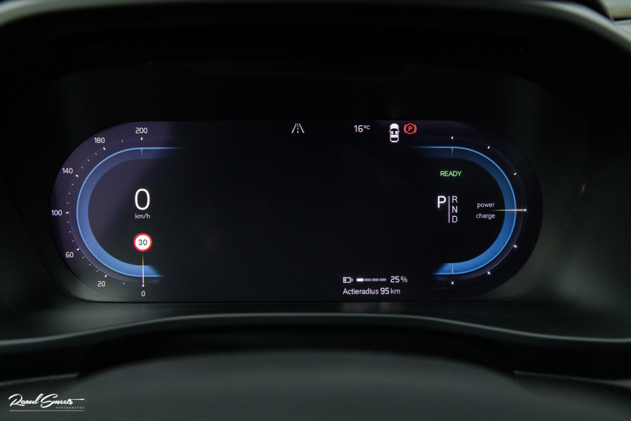 Volvo XC40 Recharge Twin Ultimate 78 kWh | Zwenkbare trekhaak | Panorama dak | Adaptieve cruise | Blis | Harman Kardon |