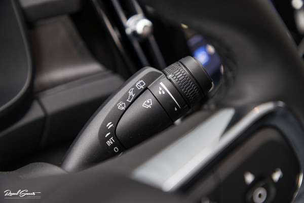 Volvo XC40 Recharge Twin Ultimate 78 kWh | Zwenkbare trekhaak | Panorama dak | Adaptieve cruise | Blis | Harman Kardon |