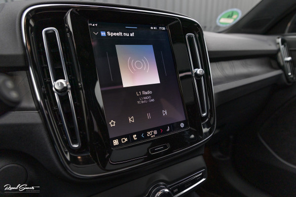 Volvo XC40 Recharge Twin Ultimate 78 kWh | Zwenkbare trekhaak | Panorama dak | Adaptieve cruise | Blis | Harman Kardon |