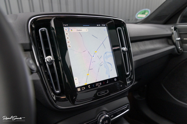 Volvo XC40 Recharge Twin Ultimate 78 kWh | Zwenkbare trekhaak | Panorama dak | Adaptieve cruise | Blis | Harman Kardon |