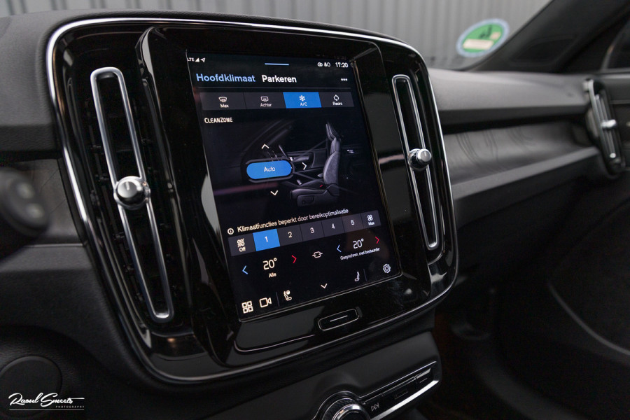 Volvo XC40 Recharge Twin Ultimate 78 kWh | Zwenkbare trekhaak | Panorama dak | Adaptieve cruise | Blis | Harman Kardon |