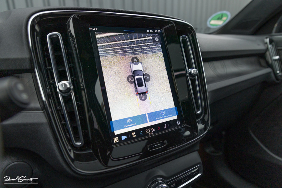 Volvo XC40 Recharge Twin Ultimate 78 kWh | Zwenkbare trekhaak | Panorama dak | Adaptieve cruise | Blis | Harman Kardon |