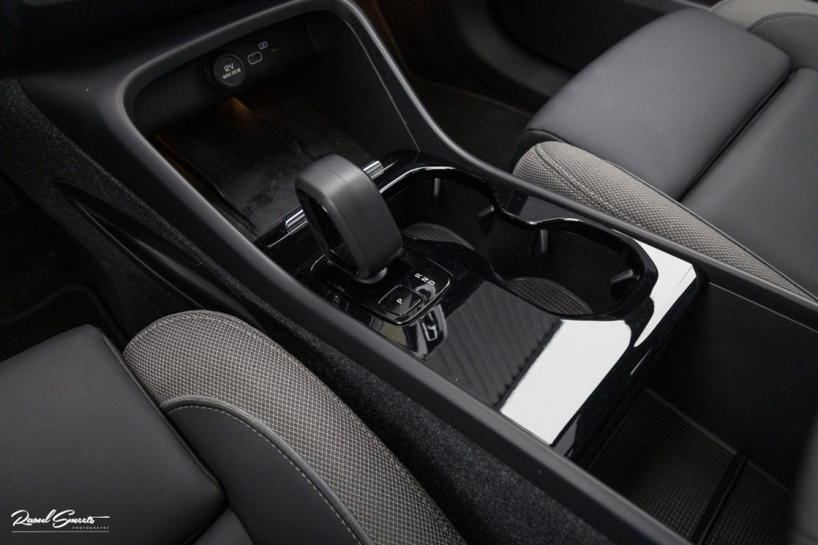 Volvo XC40 Recharge Twin Ultimate 78 kWh | Zwenkbare trekhaak | Panorama dak | Adaptieve cruise | Blis | Harman Kardon |