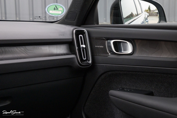 Volvo XC40 Recharge Twin Ultimate 78 kWh | Zwenkbare trekhaak | Panorama dak | Adaptieve cruise | Blis | Harman Kardon |