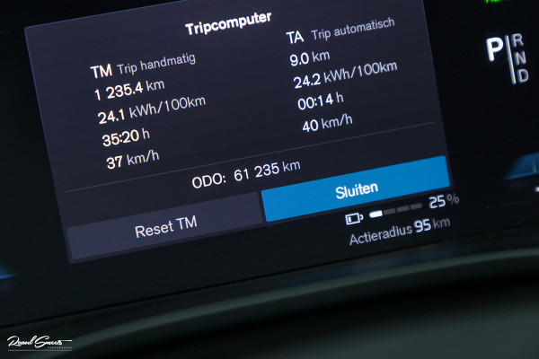Volvo XC40 Recharge Twin Ultimate 78 kWh | Zwenkbare trekhaak | Panorama dak | Adaptieve cruise | Blis | Harman Kardon |