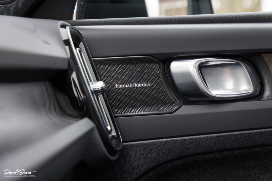 Volvo XC40 Recharge Twin Ultimate 78 kWh | Zwenkbare trekhaak | Panorama dak | Adaptieve cruise | Blis | Harman Kardon |