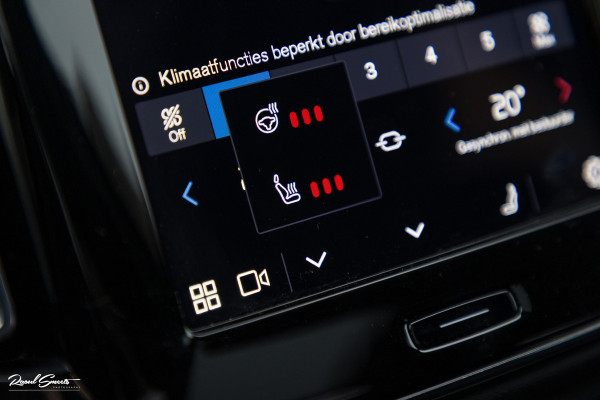 Volvo XC40 Recharge Twin Ultimate 78 kWh | Zwenkbare trekhaak | Panorama dak | Adaptieve cruise | Blis | Harman Kardon |