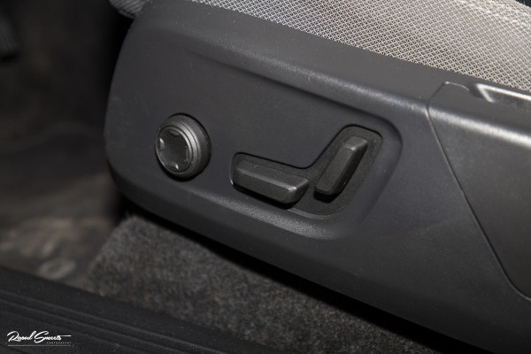 Volvo XC40 Recharge Twin Ultimate 78 kWh | Zwenkbare trekhaak | Panorama dak | Adaptieve cruise | Blis | Harman Kardon |